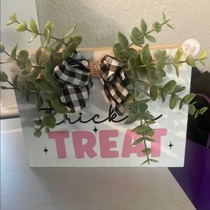 Trick or Treat Sign with Greenery and Bow
